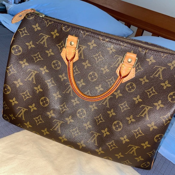 Louis Vuitton Handbags - Beautiful condition LV Speedy 35